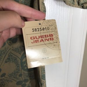 Guess Shirts - Guess Jeans Cotton Hawaiian Button Shirt Medium Guess Shirts - Guess Jeans Cotton Hawaiian Button Shirt Medium